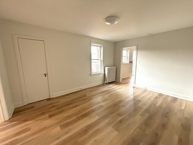Photo du bâtiment - Fully Renovated 2BR in the Heart of Downtown Orillia