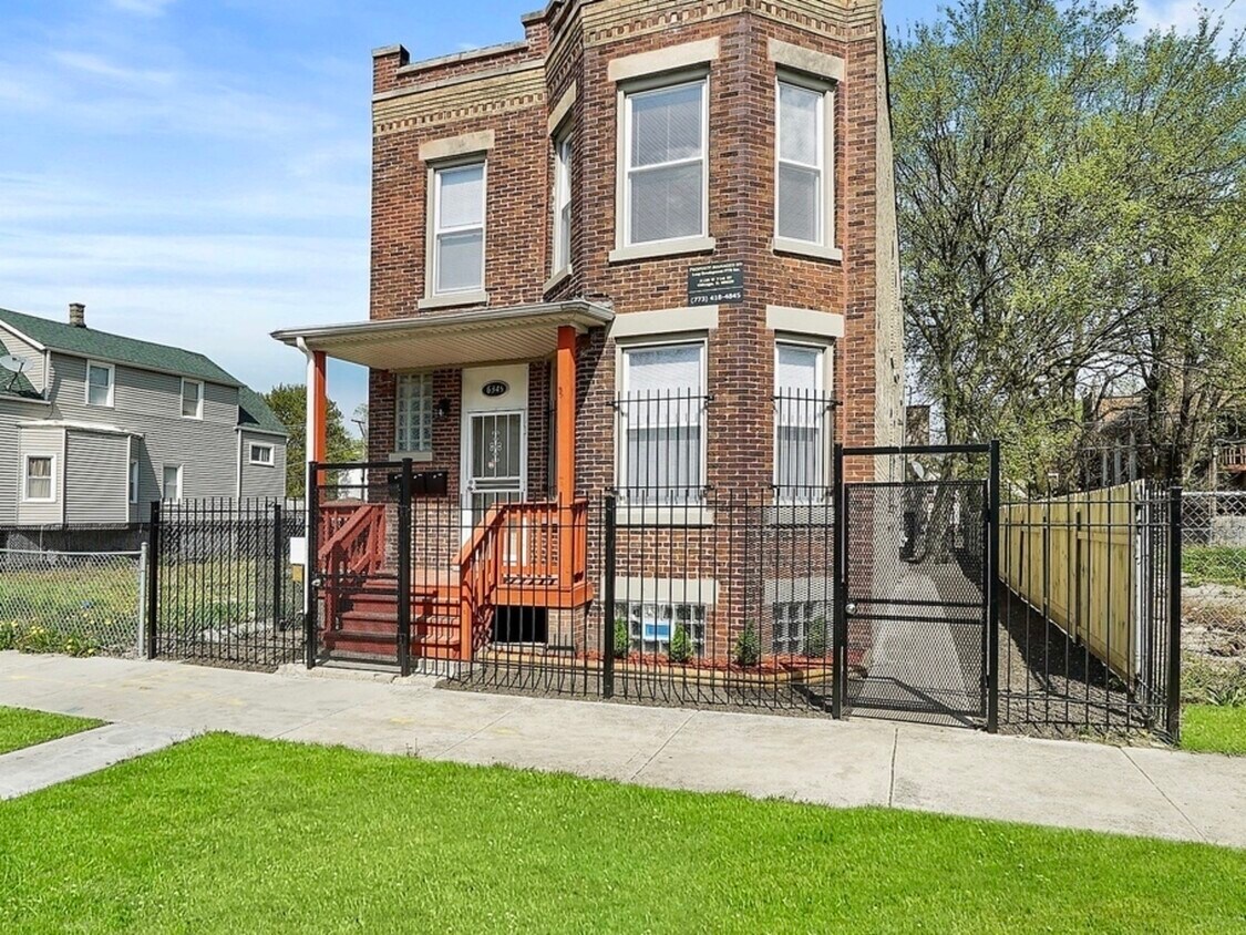 Foto principal - 6345 S Winchester Ave