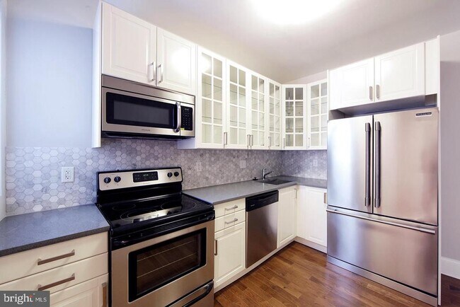 Foto del edificio - 335 W Girard Ave