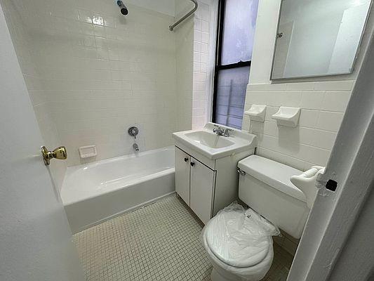 Building Photo - 1 bedroom in BRONX NY 10468