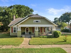 Building Photo - 808 W Tyler St