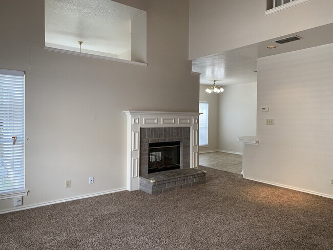 Building Photo - CHARMING 2 STORY IN DESIRED COMMUNITY*OPEN...