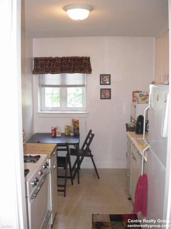 Building Photo - 1 br, 1 bath  - 549 Centre St