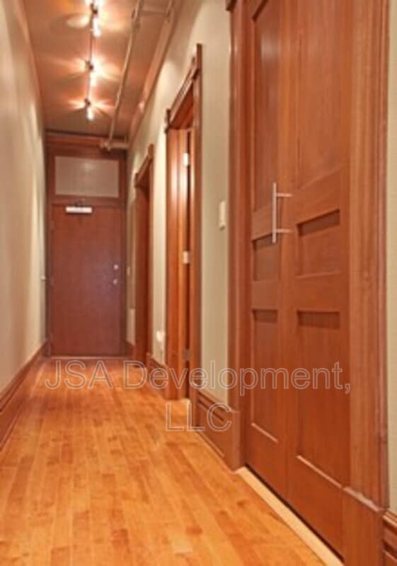 Foto del edificio - 206 E 4th St