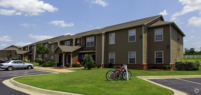 Vista de la fachada - Glenshire Court Apartments