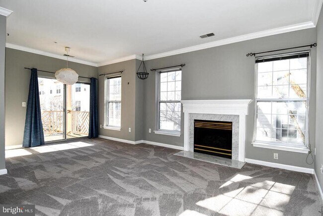 Foto del edificio - 5909 Founders Hill Dr