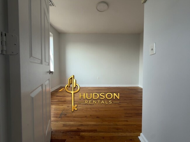 162 Bergen Ave 3A - 161 Bergen Ave