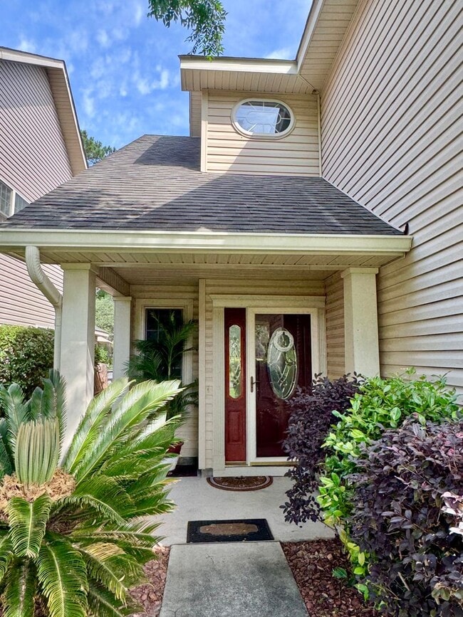 Building Photo - Fully Furnished Coastal Home in Gated Allenwood Community | Steps from Pool, Minutes from Schools...