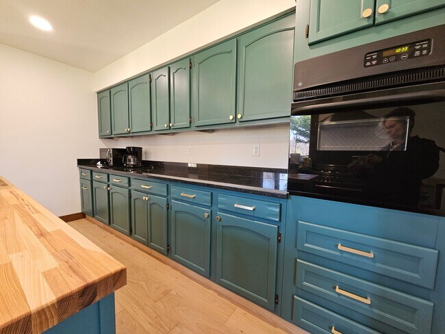 Foto del edificio - NE Newly updated 3 bedroom 2.5 bath home w...