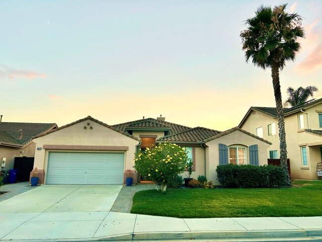 Building Photo - 913 Glendora Dr