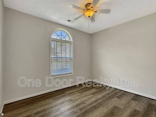 Foto del edificio - 6268 Chelsea Crescent