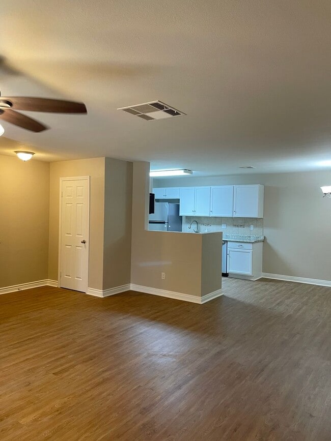 Building Photo - 5141 S Lindell Rd