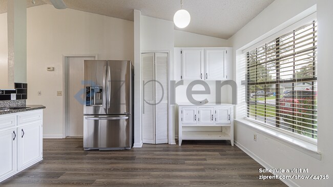 Building Photo - 296 Rheine Rd NW