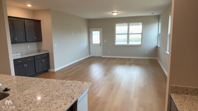 Building Photo - 105 Starview Ct