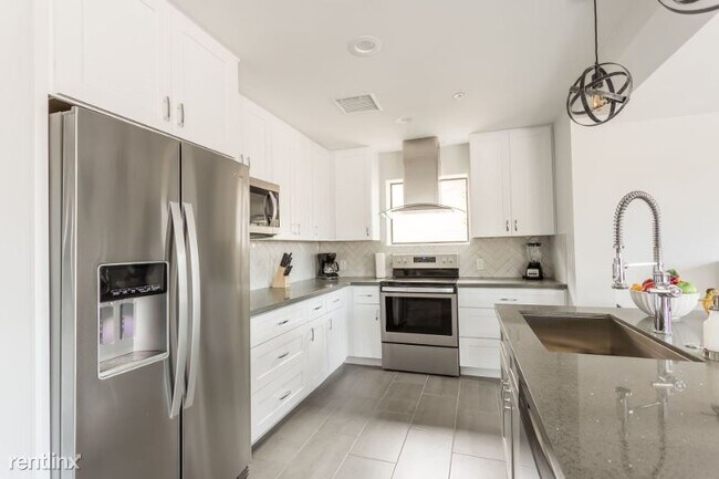 Building Photo - 6 br, 3 bath House - 7526 EAST CAMELBACK RD
