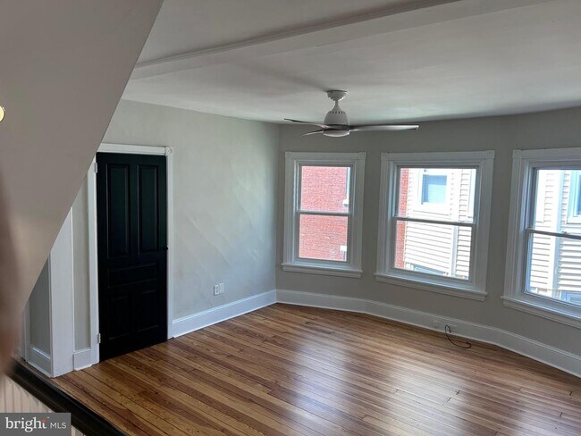 Foto del edificio - 217 N Adams St