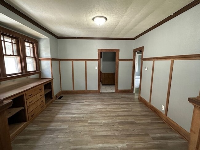 Building Photo - Section 8 Vouchers accepted for 2 Bedroom ...