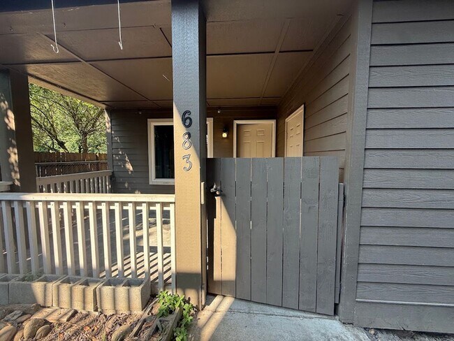 Foto del edificio - 683 SE 197th Ave
