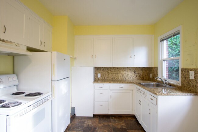 Foto del edificio - Great Vintage 2-Bed Between Hawthorne & Belmont!