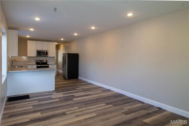 Building Photo - Sterling Pl