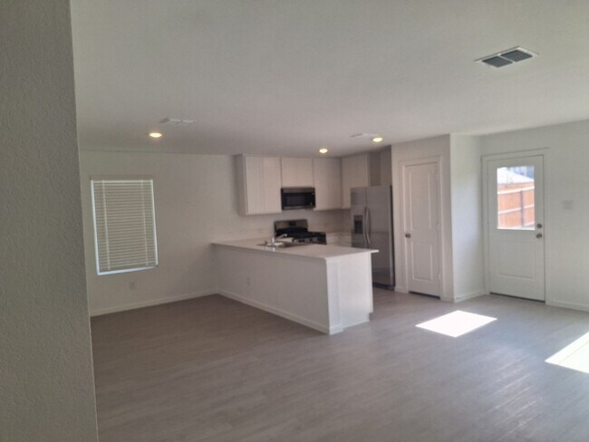 Foto del edificio - 15009 Bushwacker Wy
