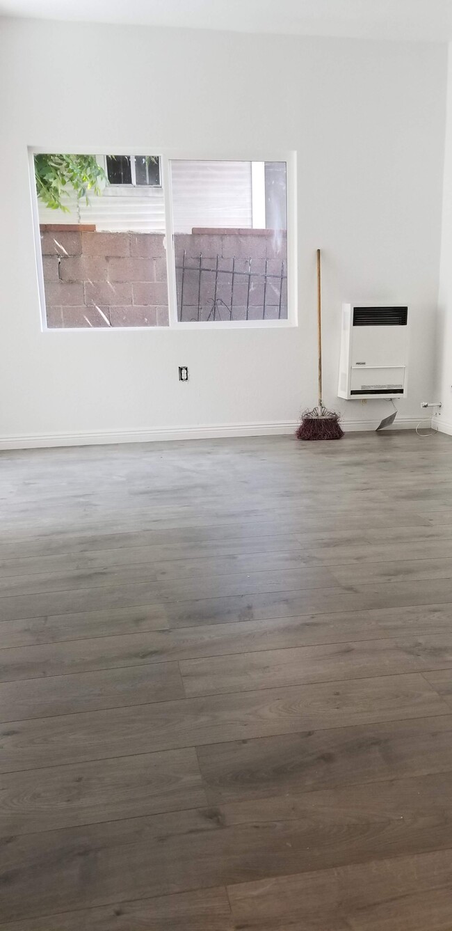 Laminate Floors - 606 Occidental N Blvd