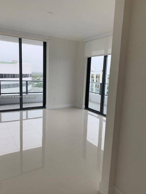 Foto del edificio - 2960 NE 207th St