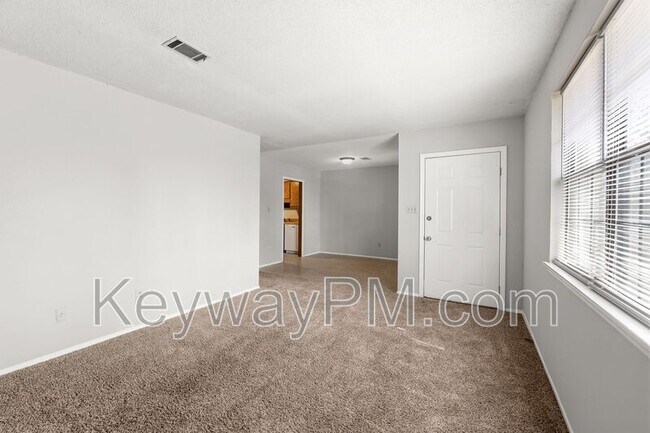 Foto del edificio - 4589 Hickory Dr