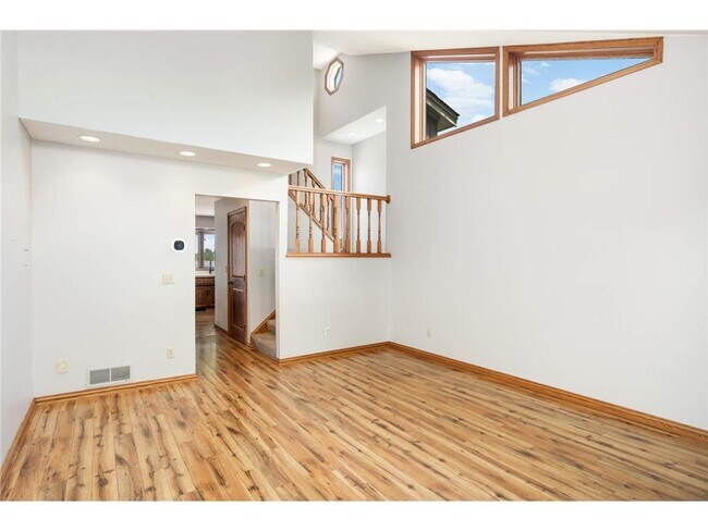 Building Photo - 1407 Bay Point Dr SE