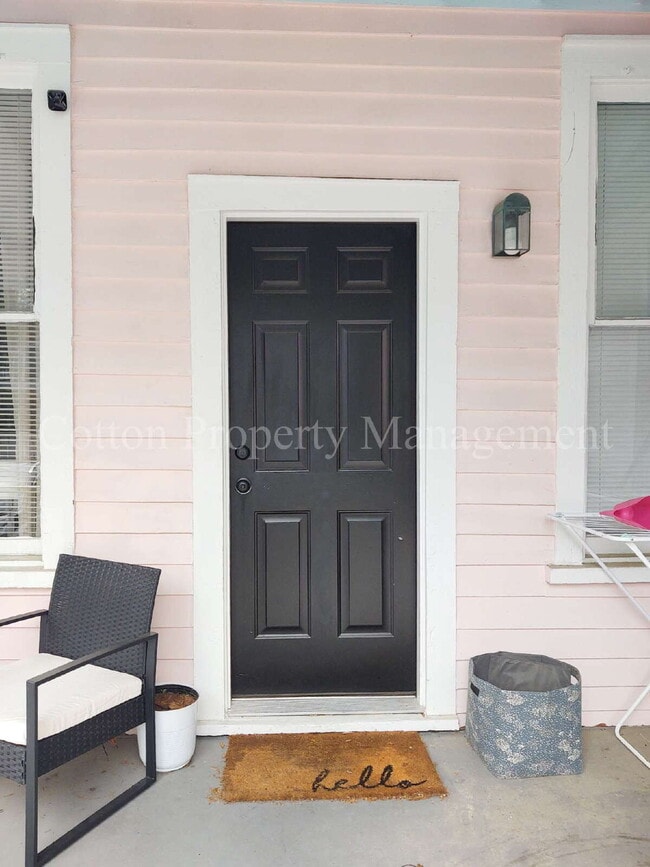 STUDIO/1BA unit in Downtown Wilmington - $900/month - Cat friendly* - Water/Sewer/Trash included! - STUDIO/1BA unit in Downtown Wilmington - $900/month - Cat friendly* - Water/Sewer/Trash included! Apartment