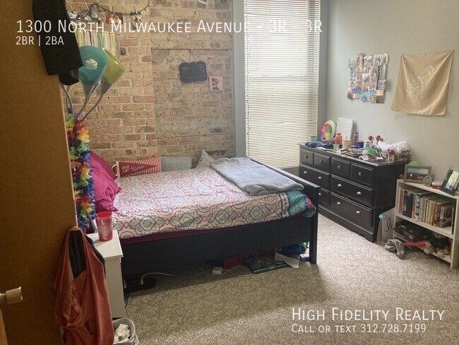 Foto del edificio - 1300 N Milwaukee Ave