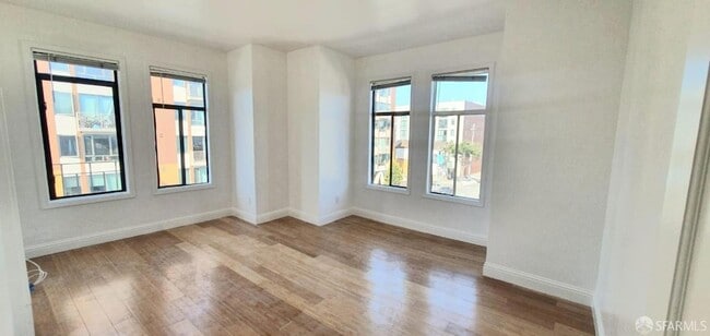 Building Photo - 14 Isis St