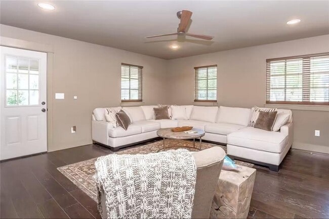 Building Photo - 303 NW F St