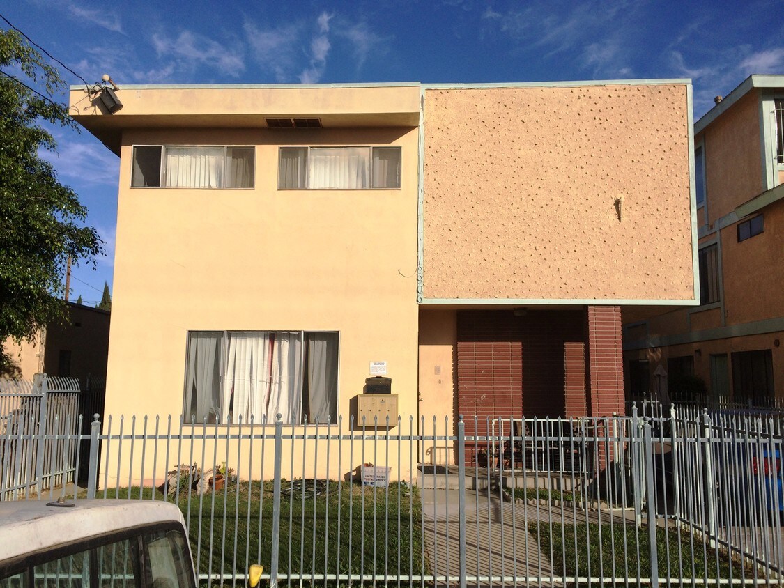 Primary Photo - 12906 Doty Ave