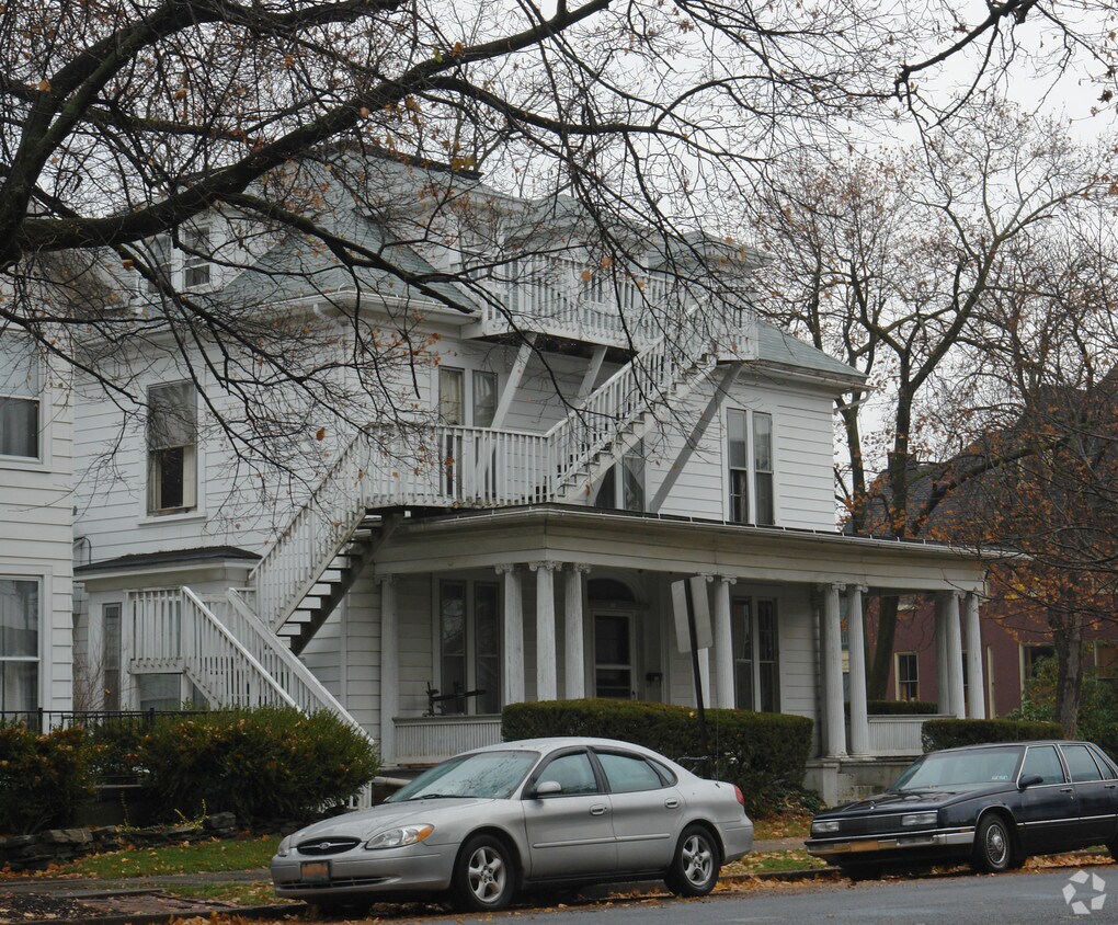 Building Photo - 103 W Main St