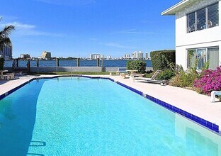 Building Photo - 2250 Bay Dr