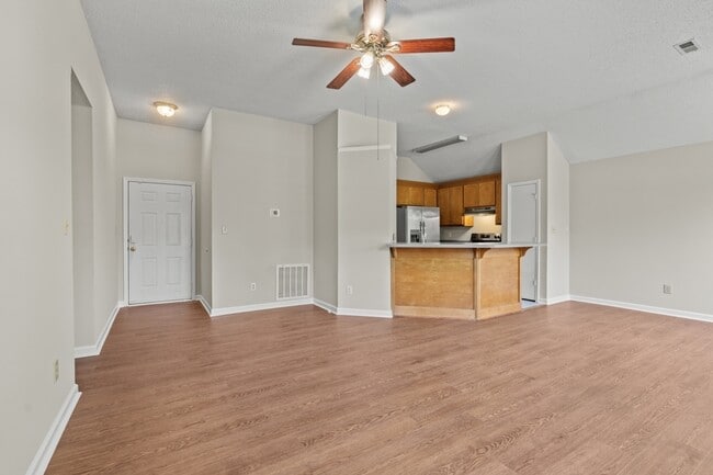 Building Photo - 100 River Oaks Dr