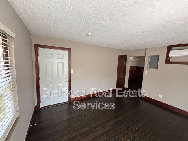 Foto del edificio - 24 E Street South