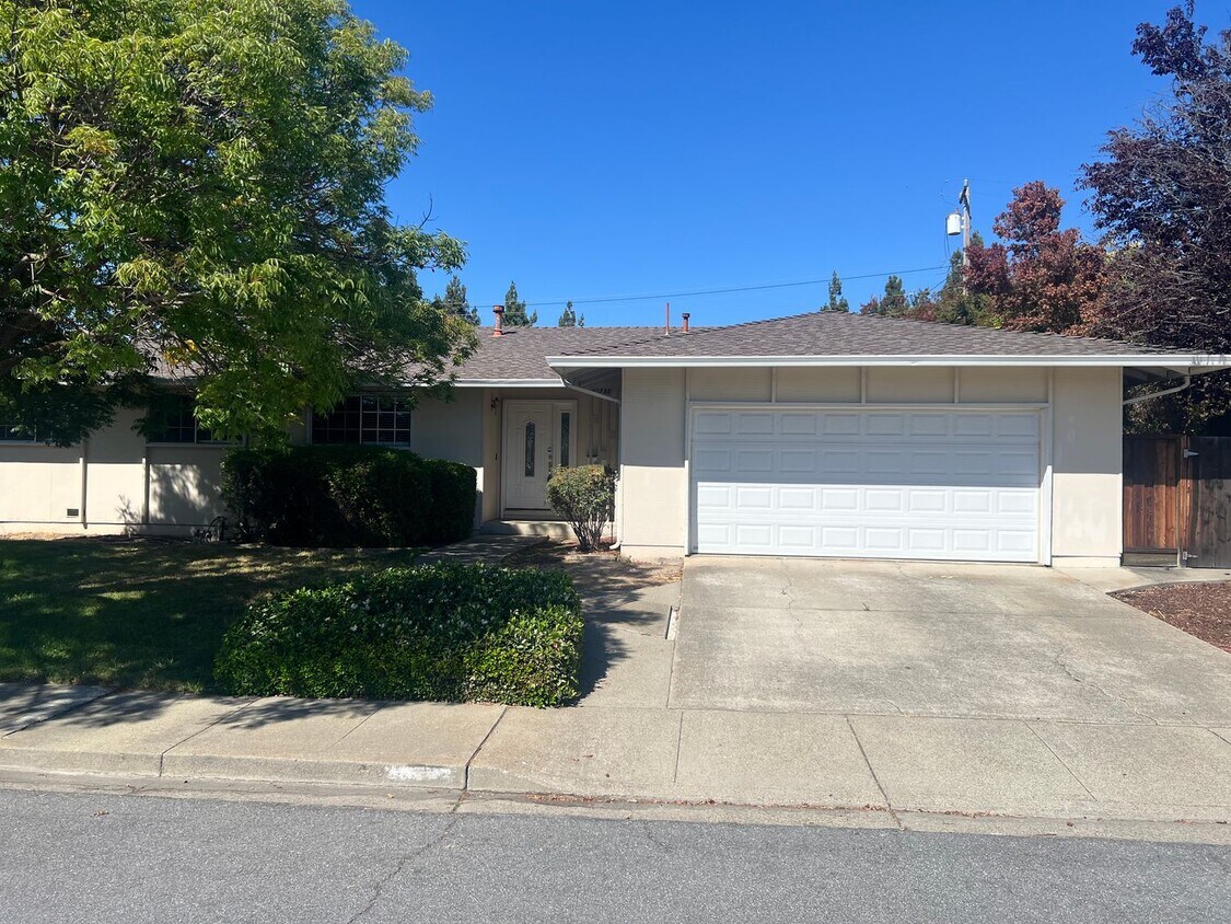 Spacious 4 bed 2 bath home in Fremont. Exc... - Spacious 4 bed 2 bath home in Fremont. Exc...