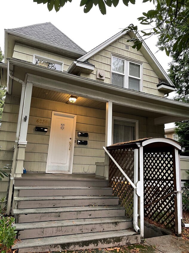 Foto principal - 4236 Francis Ave N