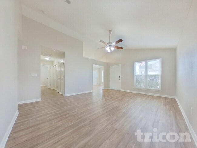 Foto del edificio - 279 Legend Oaks Dr