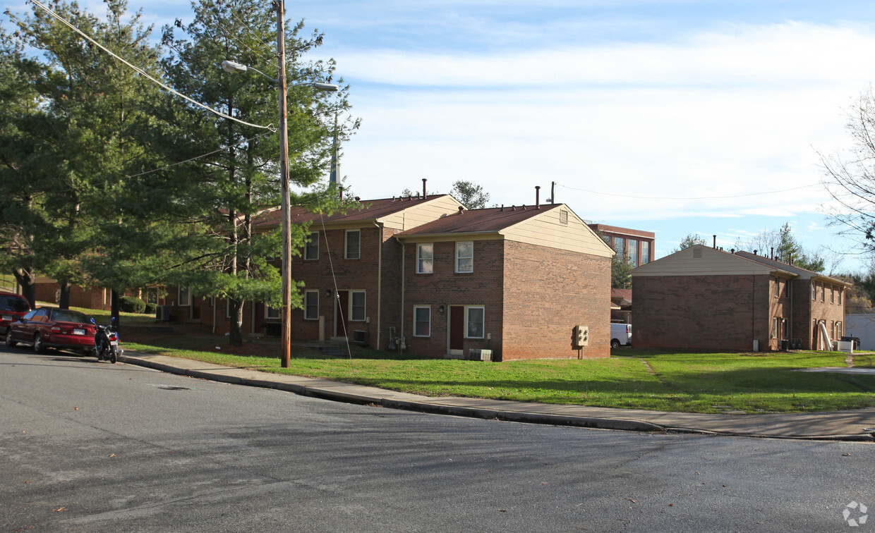 Foto del edificio - College Hill Apartments