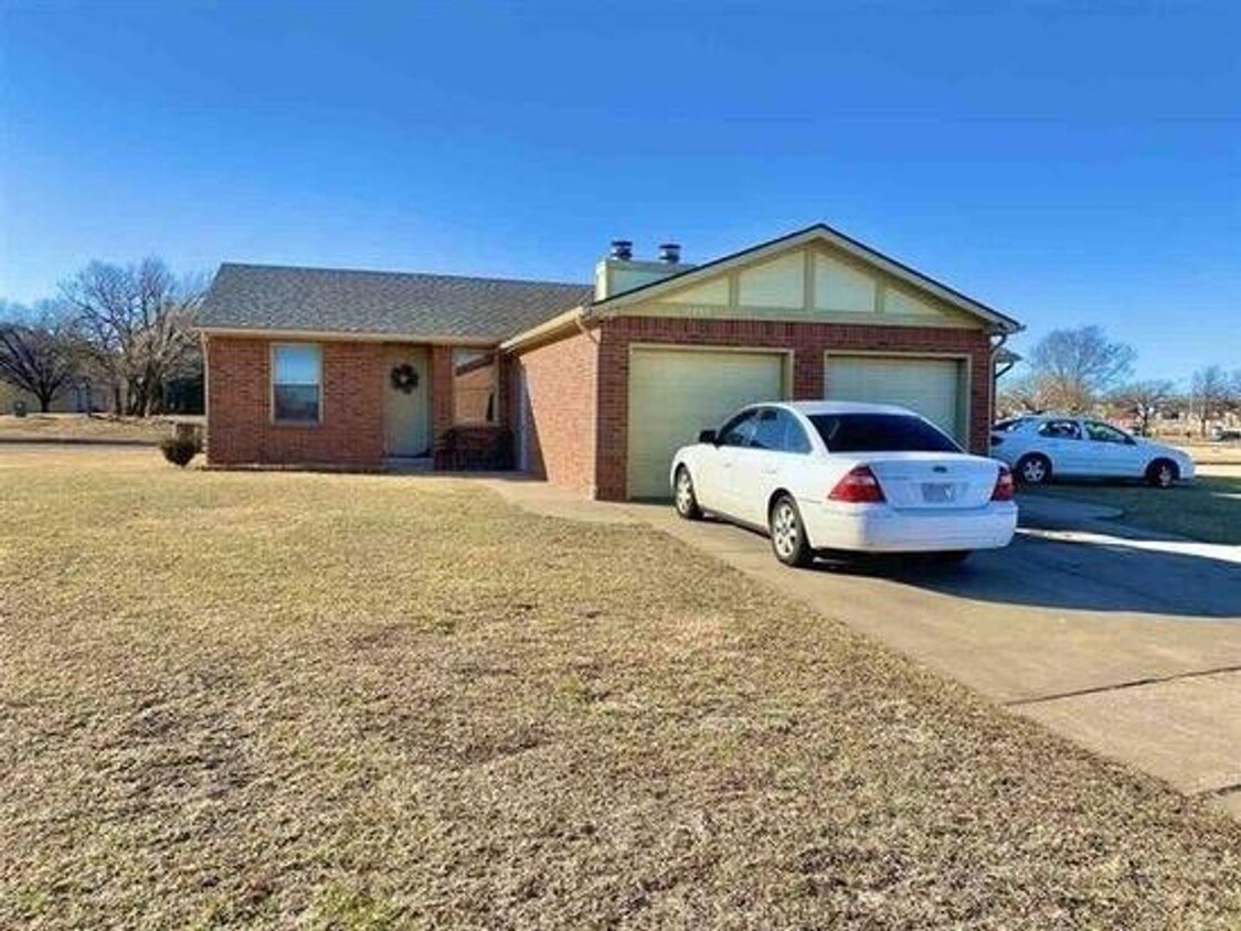 Primary Photo - Cute East Side Twin Home