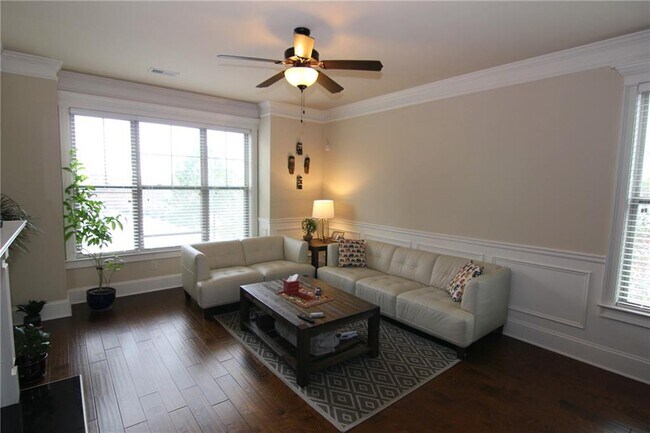 Building Photo - 1660 Jardin Ct