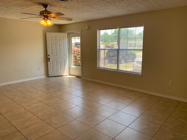 Building Photo - 41 Chatelaine Cir SE
