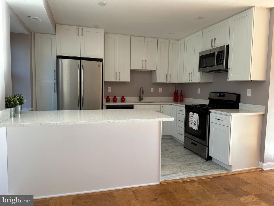 Foto principal - 6012 Westchester Park Dr