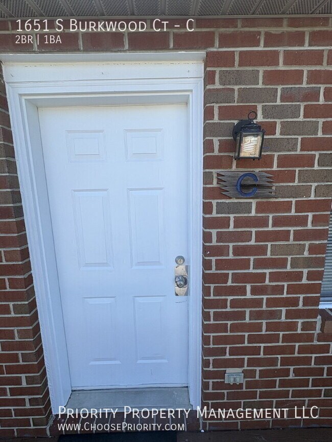 Foto del edificio - 1651 S Burkwood Ct