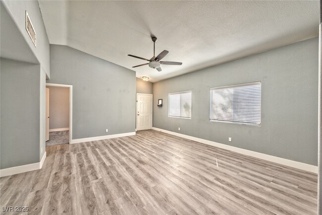 Foto del edificio - 7450 S Eastern Ave