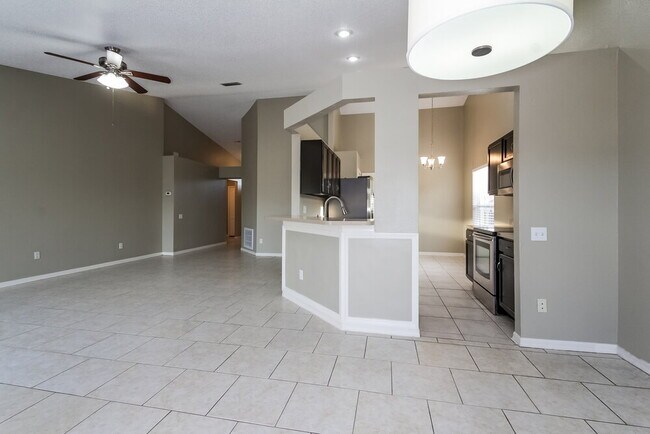 Building Photo - 12515 Midpointe Dr