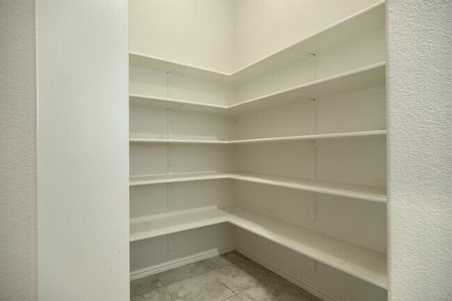 Foto del edificio - 8333 Paola St